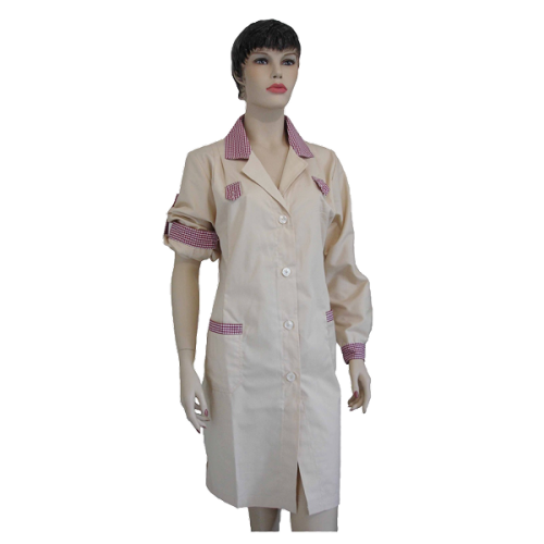 Bata abertura frontal c/botão ou mola c/acessório reversível na manga, um bolso superior e dois inferiores.