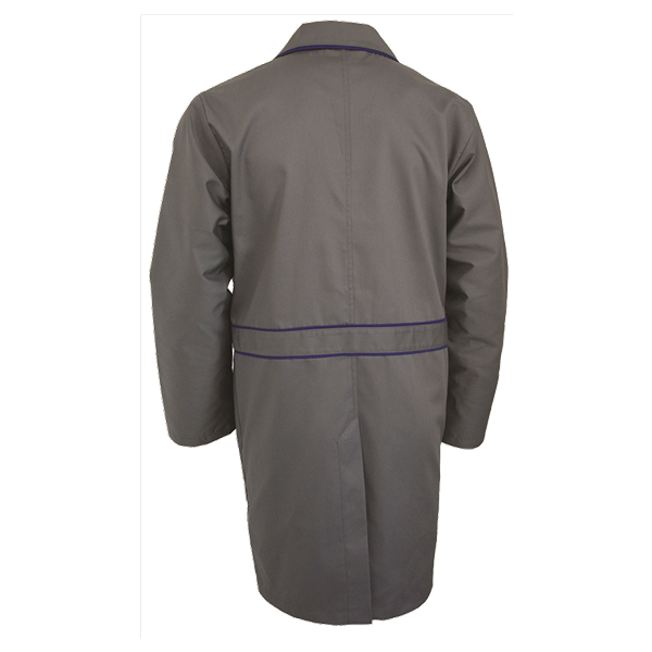 Bata abertura frontal c/mola ou botão e lapela de proteção, manga comprida, cinto traseiro avivado cosido(opção), decoração em 2ª cor, um bolso superior c/secção canetas, dois inferiores, dois ilhós respiração em cada axila. - Imagem de 2